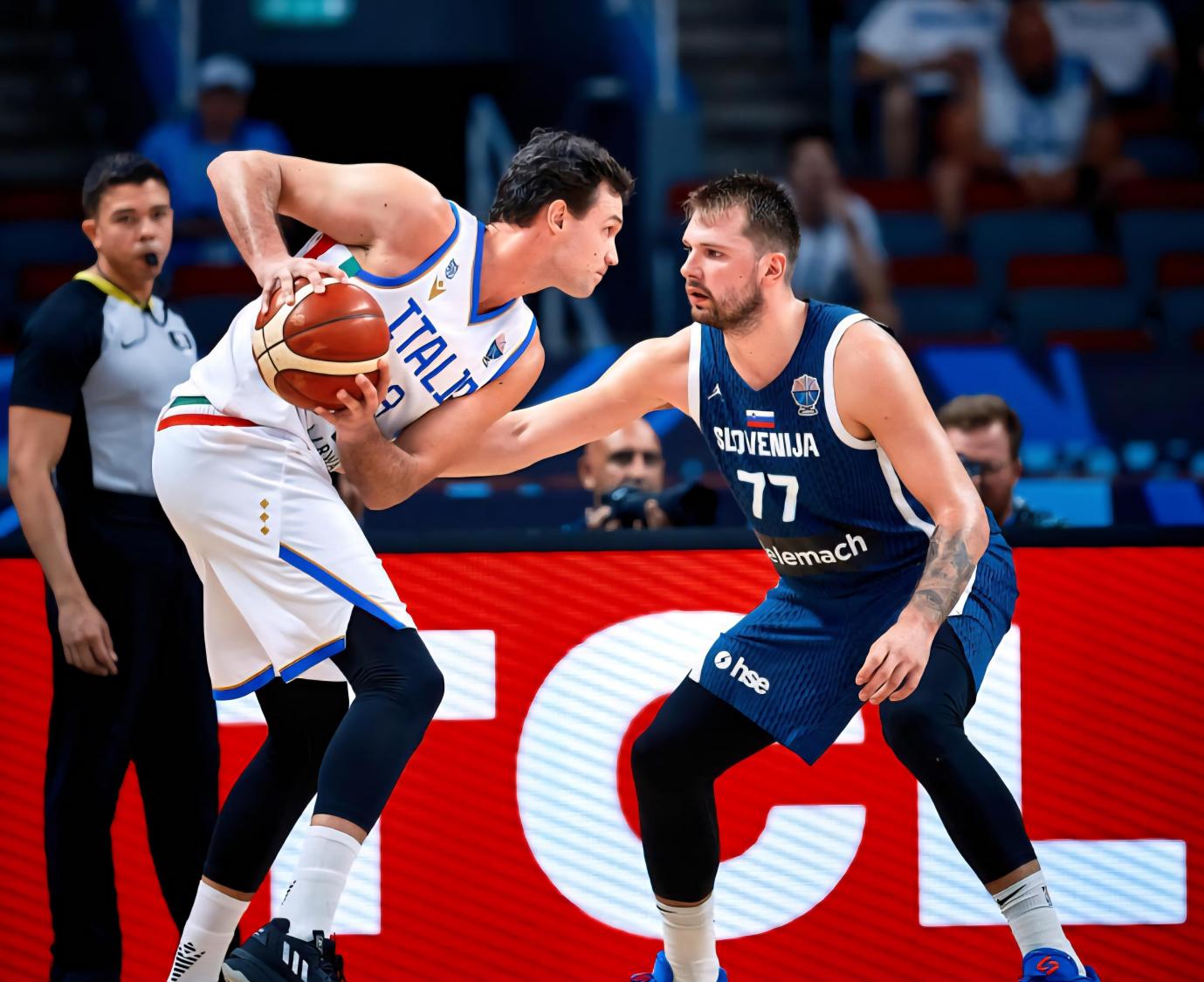 美国男篮鏖战菲律宾男篮,艾顿关键制胜 美国男篮鏖战菲律宾男篮,艾顿关键制胜