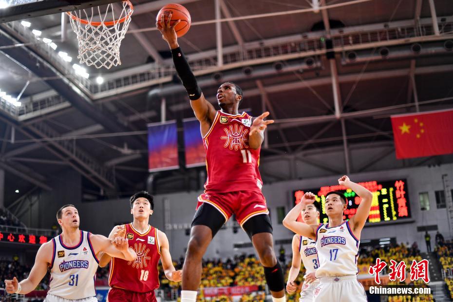 竞逐主场相持，激战打出胜利