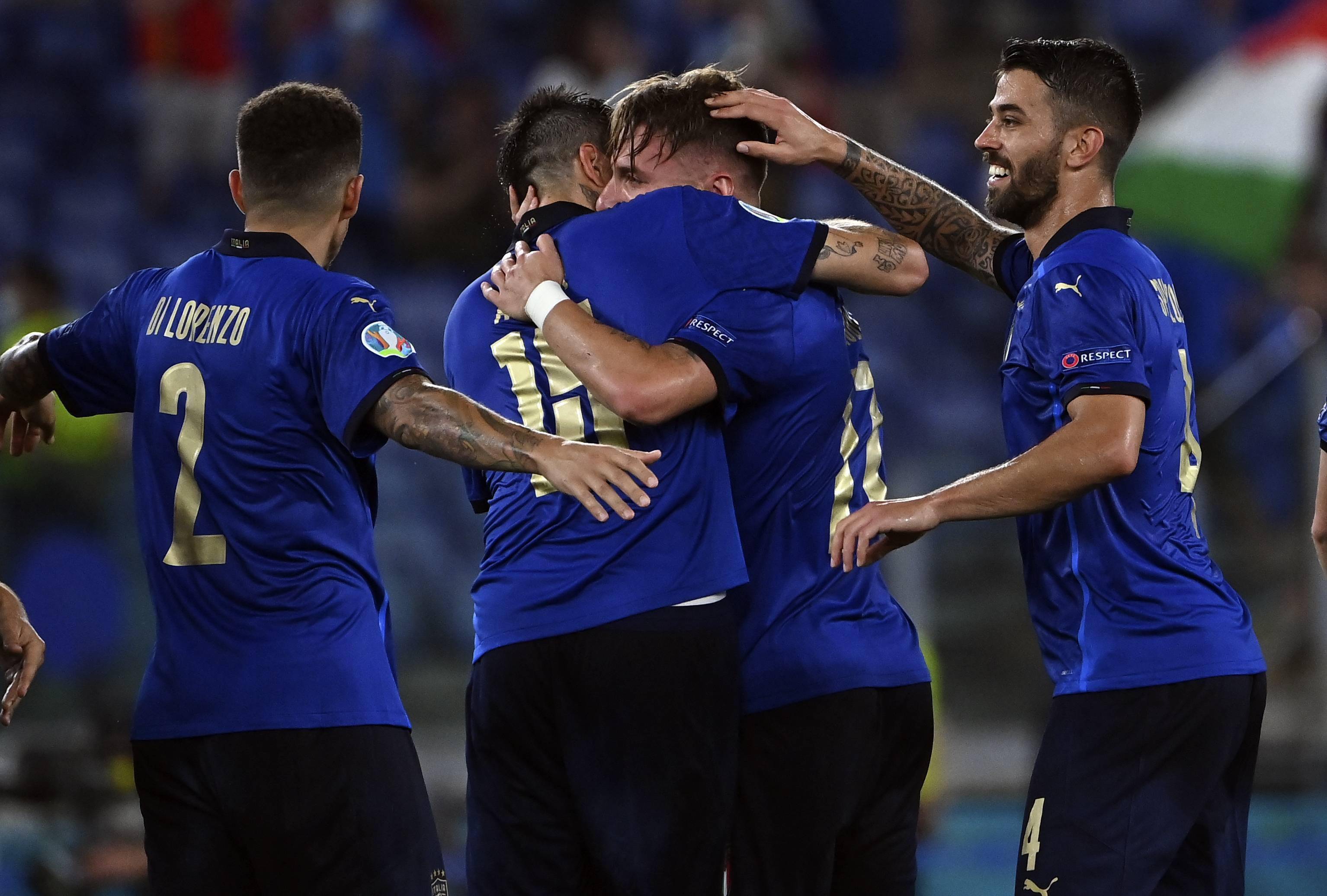 意大利联赛战胜对手庆祝场面热烈的简单介绍