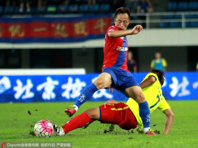 深圳佳兆业主场战平山东泰山，保持中游位置的简单介绍